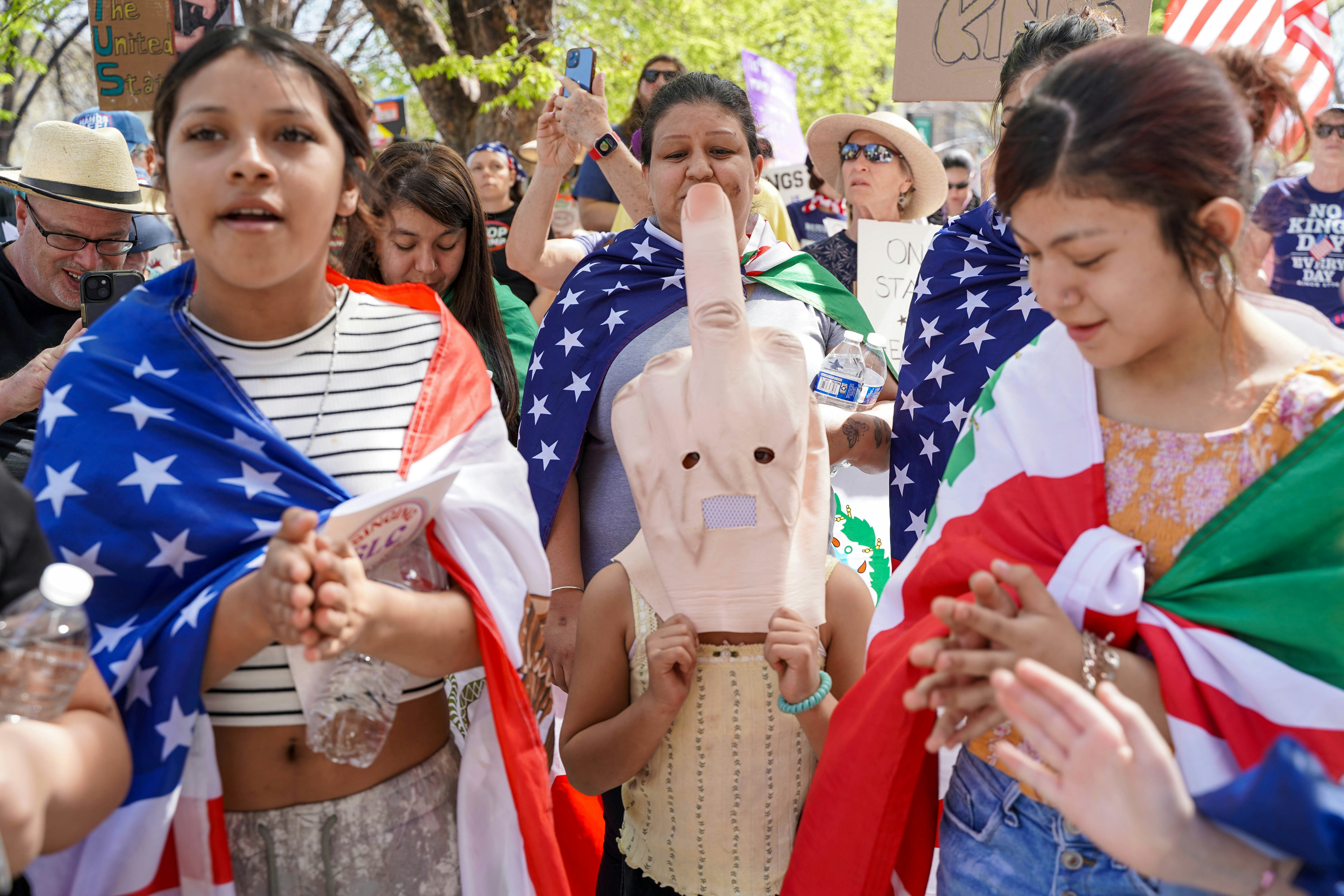 People with american and mexican flags protest